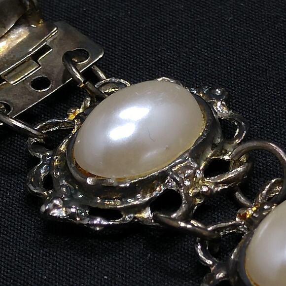 Vintage Sweater Clip, Large Oval Faux Pearls, Silver Tone, 1950s, 5 Inches - Picture 8 of 10